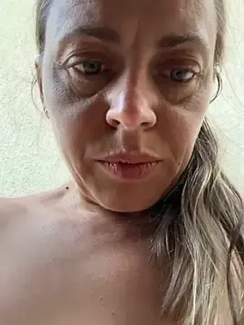 Stripchat Live Sex Cam of ladywithbigass