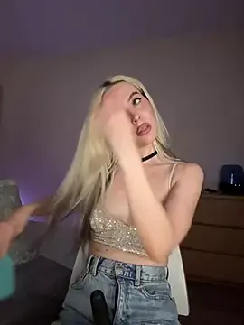 Stripchat Watch Live Sex Cams of xDinnax
