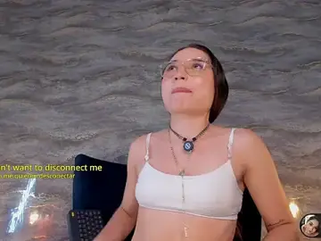 Stripchat Live Sex Cam of Mia_Luxor