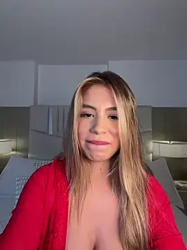 Stripchat Sex Cam of _laura_02