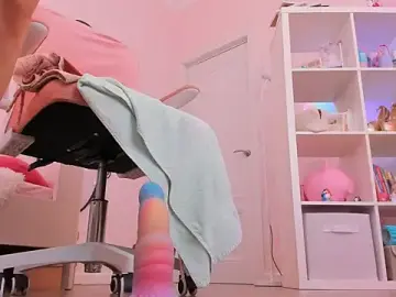 Stripchat Live Sex Cam of Lily_Young