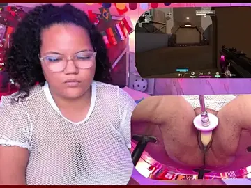 Stripchat Best Webcam of MhiaRey