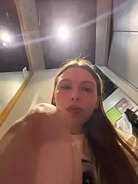 Stripchat Adult Webcam of LeiaMood