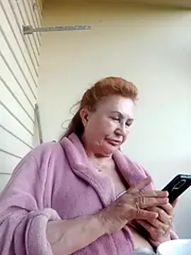 Stripchat Sex Cam of Hottie-Mom