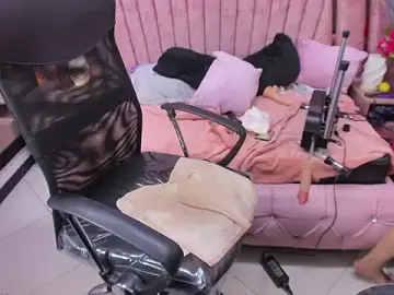 Stripchat Free Live Porn of HornySkinny26