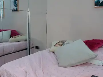 Stripchat Live Sex Cam of zooombee
