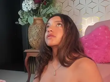 Stripchat Free Porn Cam of Victoriaa2_Doll