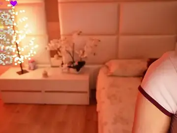 Stripchat Live Sex Cam of Lilly_Colins