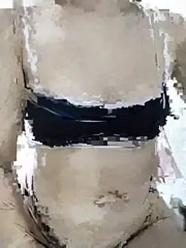 Stripchat Free Porn Cam of EmiNavarro