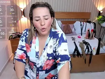 Stripchat Sex Cam of luciana_ballesteros_