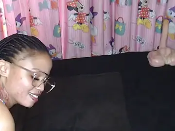 Stripchat Free Porn Cam of TrishahXo