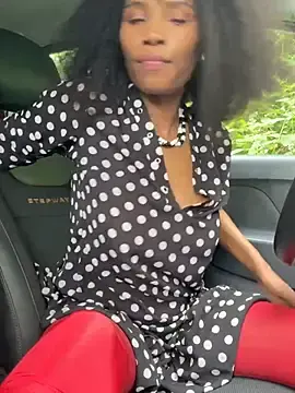 Stripchat Sex Cam of ShantelSexyYoungMilfie