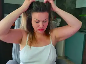 Stripchat Live Sex Cam of MishaMILF