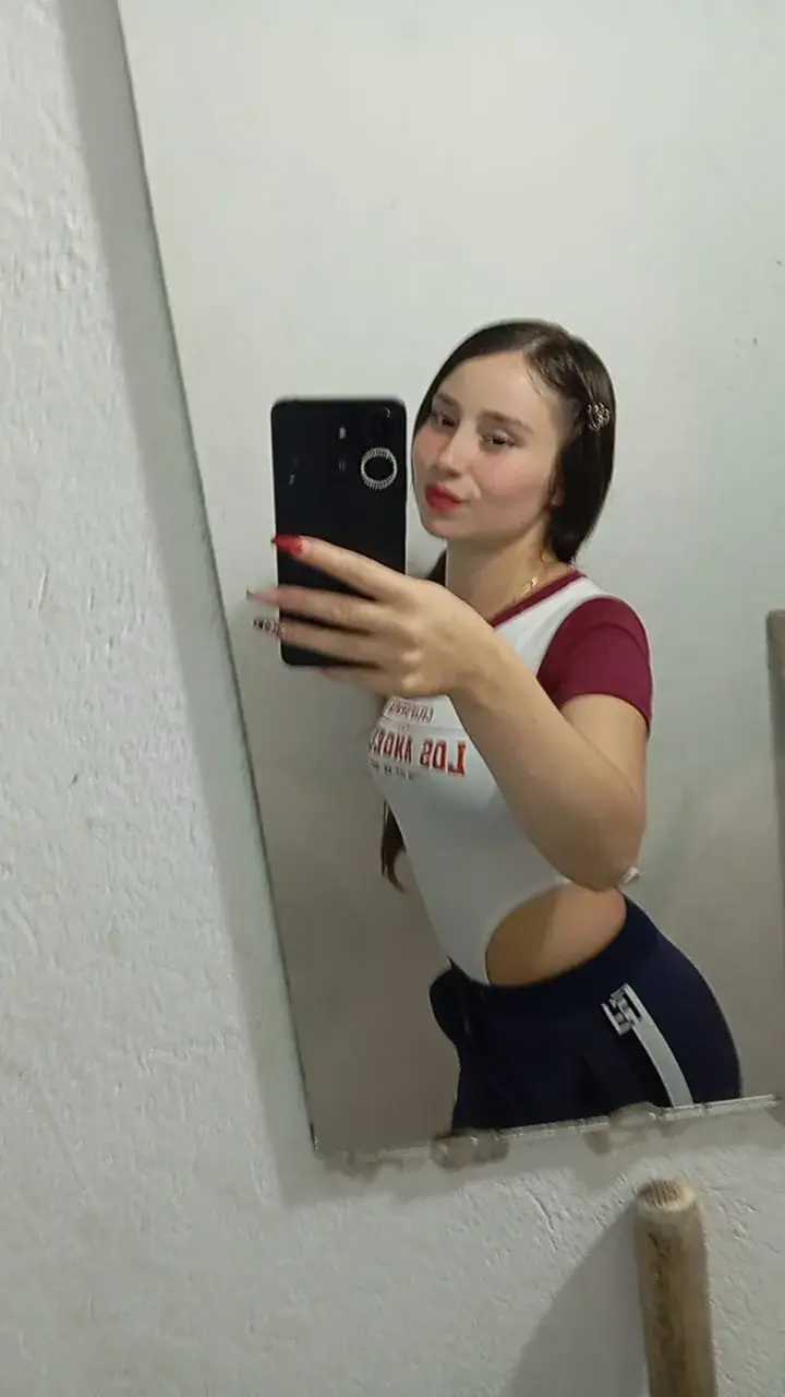 Ariana18_b