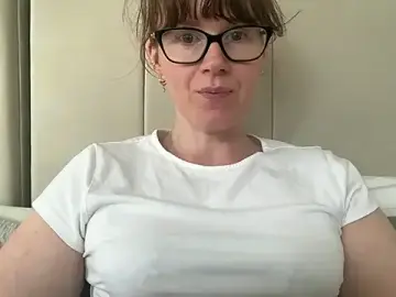 Stripchat Adult Webcam of redheadrosie69