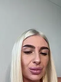 Stripchat Free Porn Cam of Mia_Roxie