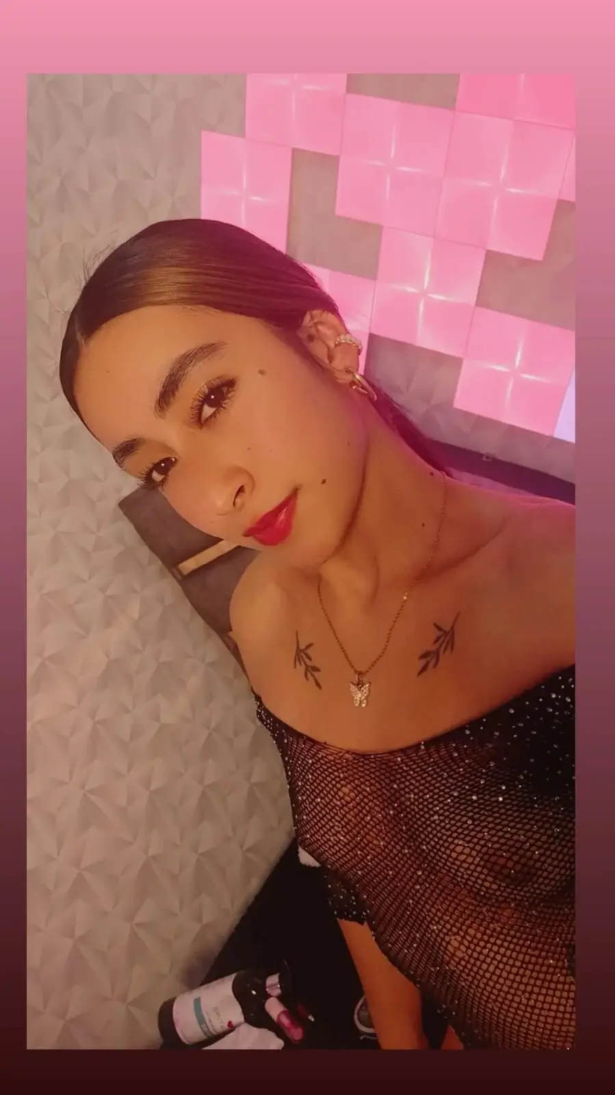 Lia_Roses3x