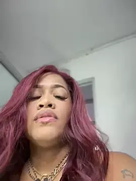 Stripchat Live Sex Cam of riri_brunnete