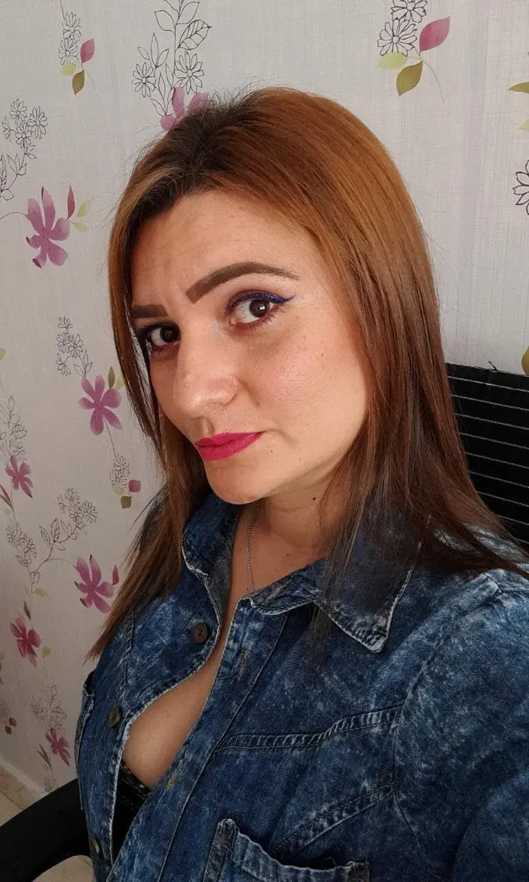 Amie_Adams82_