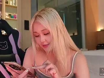 Stripchat Sex Cam of hyun_chia