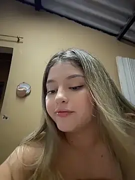 Stripchat Sex Cam of lunablossom_