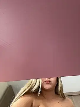 Stripchat Nude Webcam of lunablossom_
