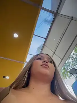 Stripchat Adult Video Chat of lunablossom_