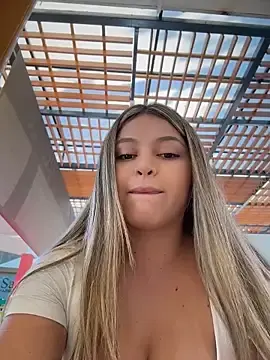 Stripchat Live Sex of lunablossom_