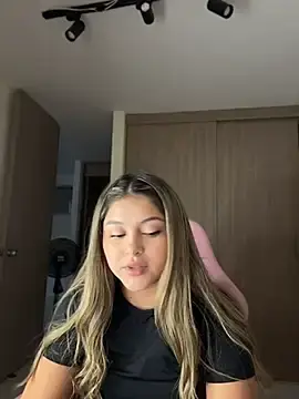 Stripchat Free Live Porn of lunablossom_