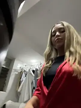 Stripchat Free Live Porn of lunablossom_