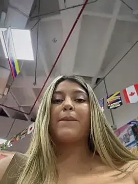 Stripchat Live Porn of lunablossom_