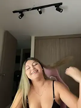 Stripchat Adult Webcam of lunablossom_