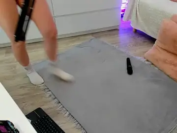 Stripchat Adult Webcam of Reina_Cummings