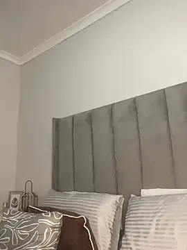 Stripchat Live Sex Cam of Amberr_Roose
