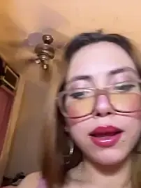 Stripchat Nude Webcam of HoneyAndFlowers21