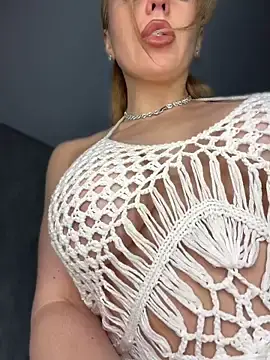 Stripchat Sex Cam of MilfNextDoor20