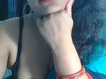 Stripchat Adult Webcam of SimmiQueen_77