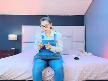 Stripchat Free Porn Cam of Samantha_Milf__