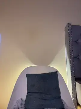 Stripchat Sex Cam of KIARAPRETTY