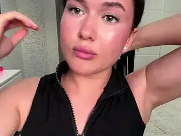 Stripchat Live Sex Cam of cuteshowy