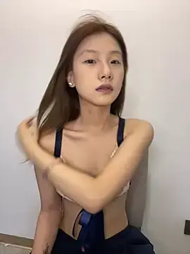 Stripchat Free Porn Cam of YoYo_3693