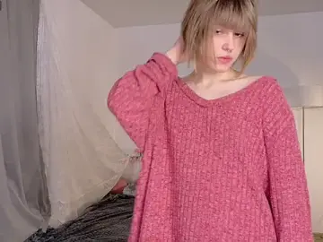 Stripchat Free Live Porn of KikiMoor
