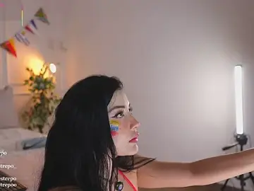 Stripchat Live Sex Cam of CATALINA_RESTREPO