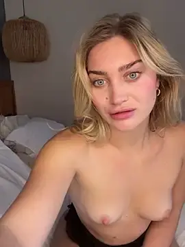 Stripchat Nude Webcam of auriangel