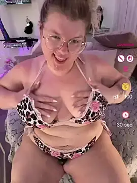 Stripchat Live Sex Cam of CurvyAnonymousGirl89