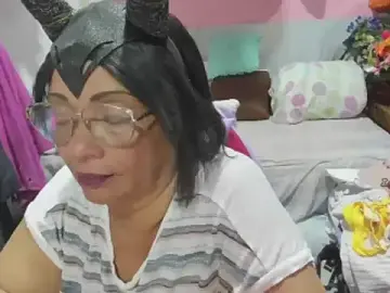 Stripchat Nude Webcam of Mrs_mommy_