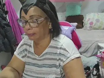 Stripchat Adult Webcam of Mrs_mommy_