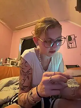 Stripchat Live Sex of Alina-420