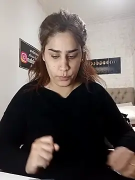 Stripchat Sex Cam of nahiarabiel33