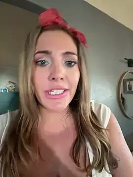 Stripchat Live Porn of hollyharmd